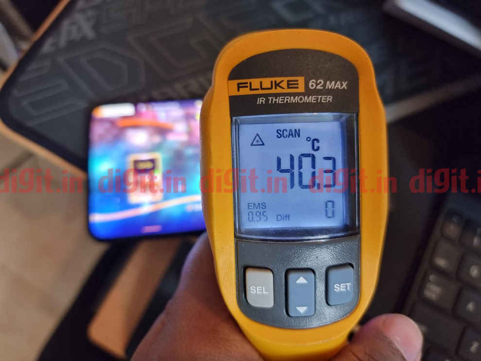 Heating of the dispay can be an issue while gaming for long hours on the Realme X7 Pro Heating of the dispay can be an issue while gaming for long hours on the Realme X7 Pro